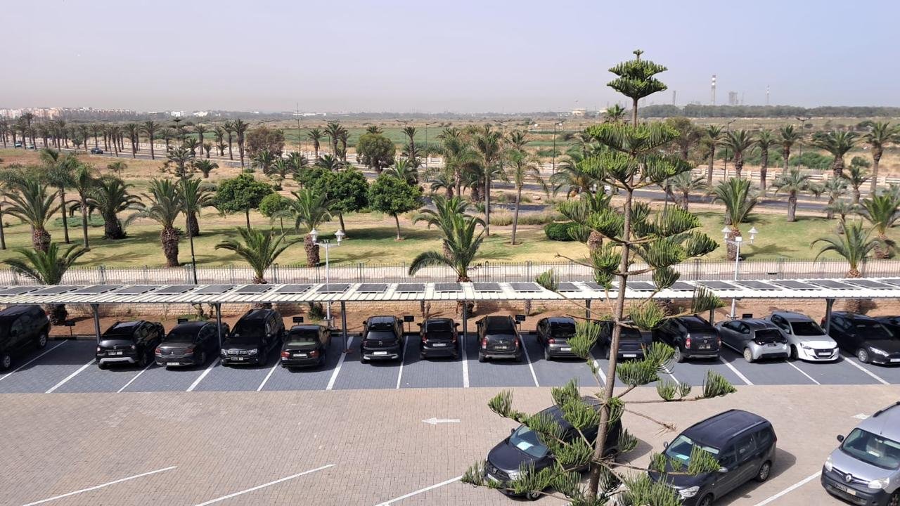 Ombrières de parking solaires M&M SOLAR